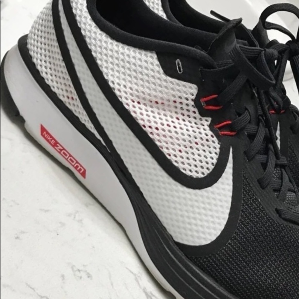 Worn twice! Size 10. Nike zoom flyknit.